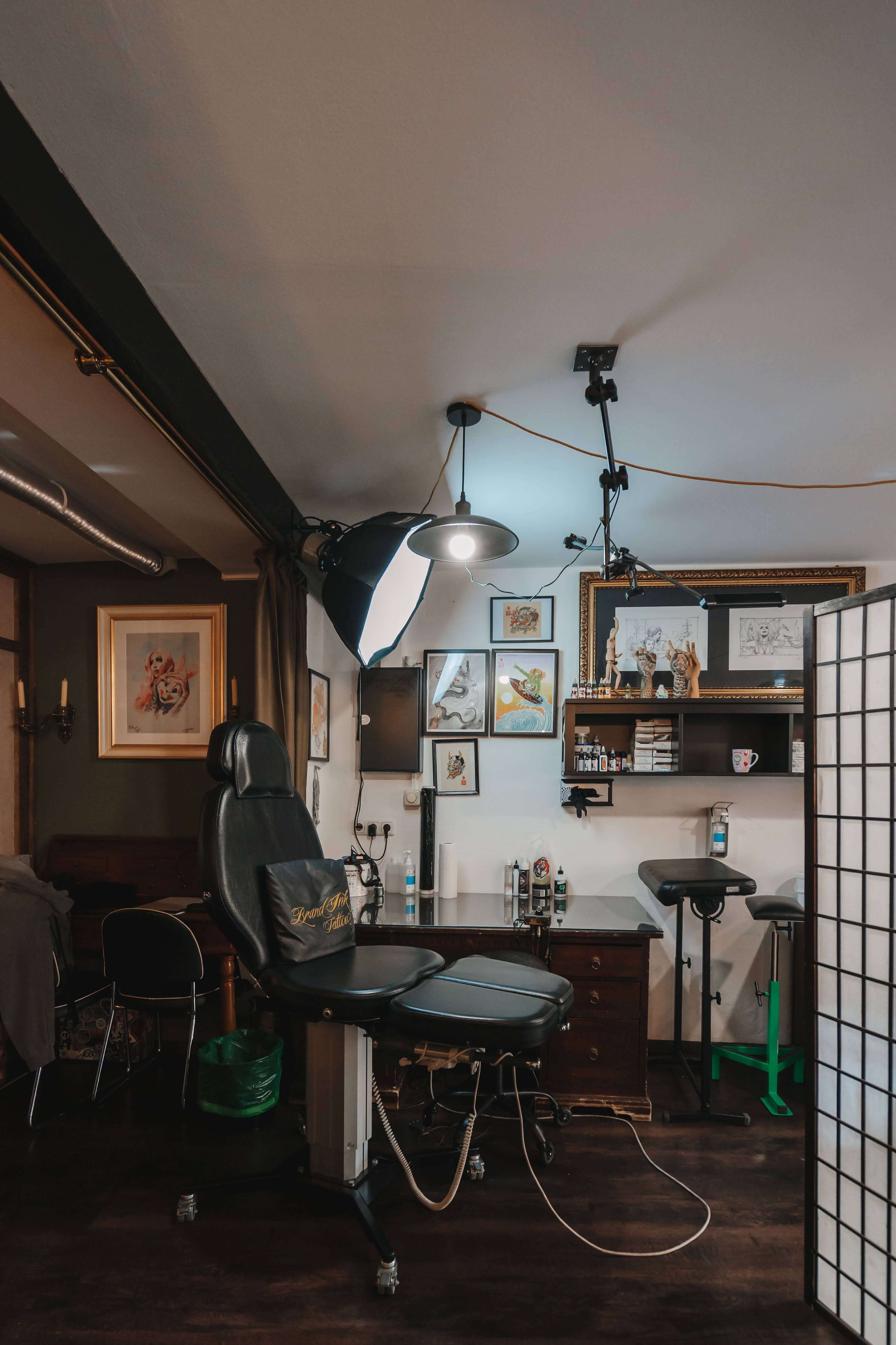 brandink tattoo studio - studio arbeitsplatz